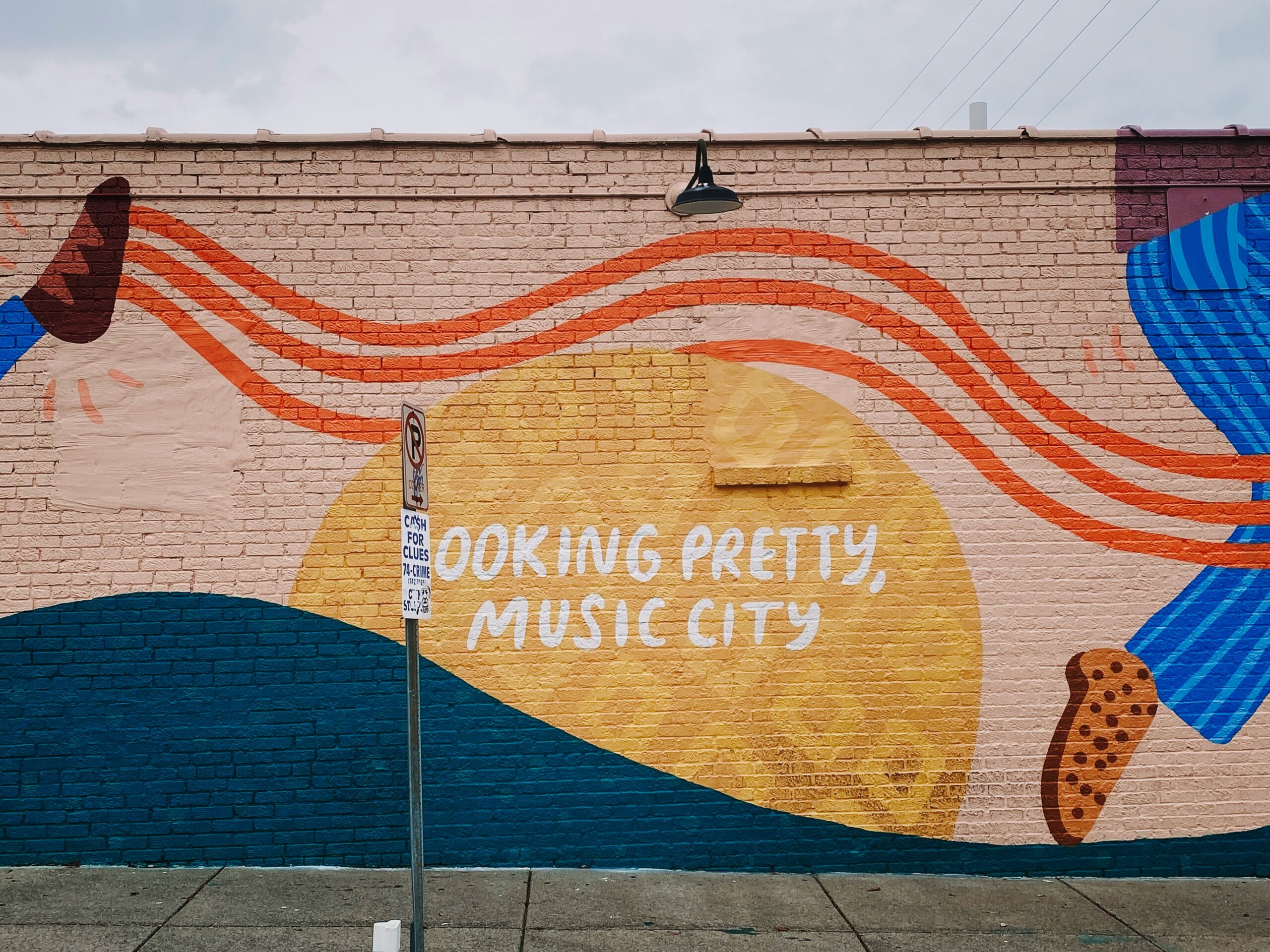 Looking pretty music city Nashville graffiti